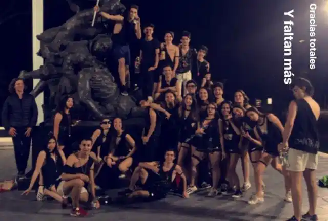 Polémica por festejo por el Día del Estudiante en el Monumento a los caídos de la Policía Federal