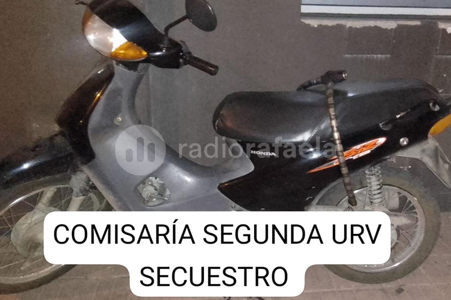 En un baldío, encontraron una moto que había sido robada