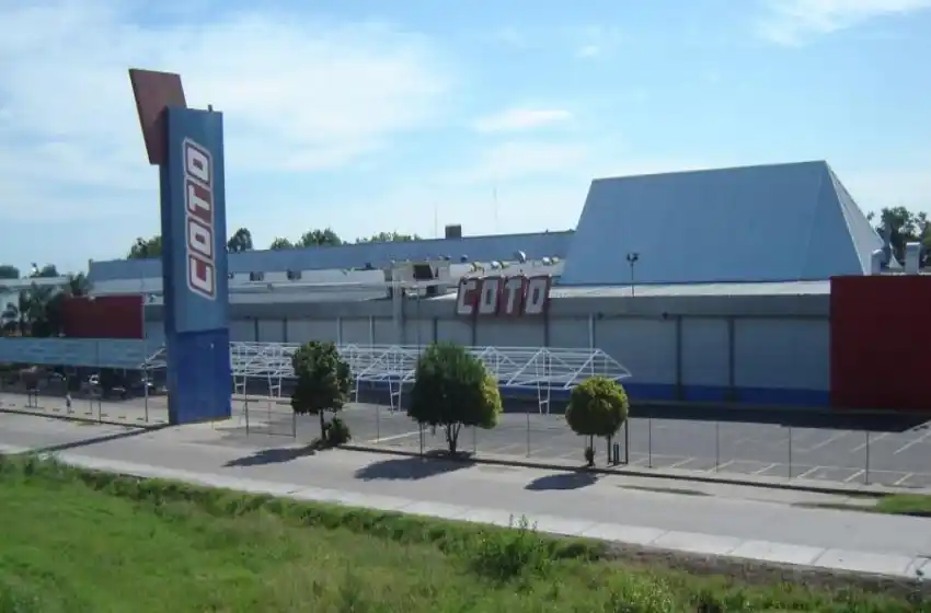 Le robaron 9 millones de pesos en el estacionamiento de un supermercado