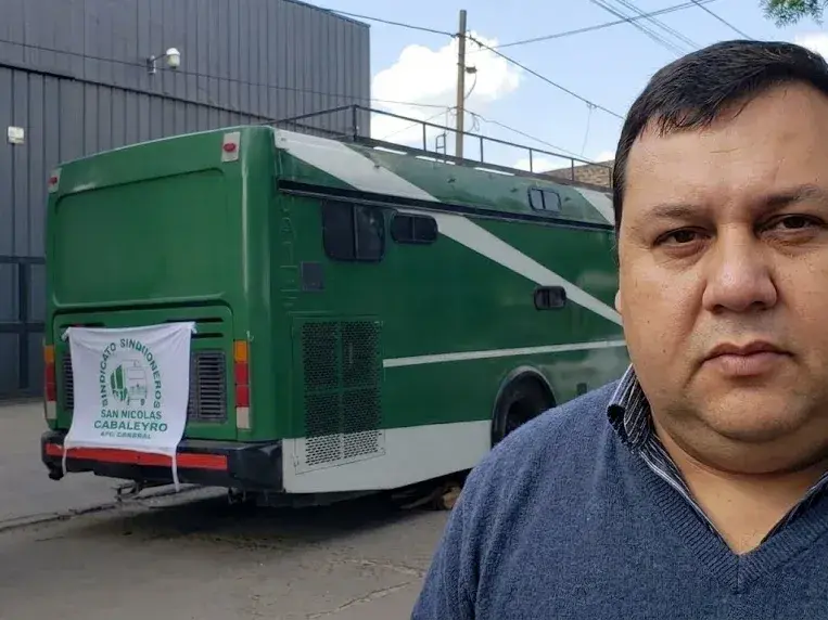 Fernando Espíndola es ex concejal municipal, dirigente del gremio Camioneros y fue excarcelado tras un juicio abreviado por la Causa Camioneros.