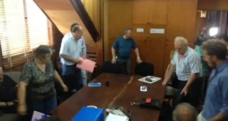 Concejales sesionan en la sala del reuniones del HCD