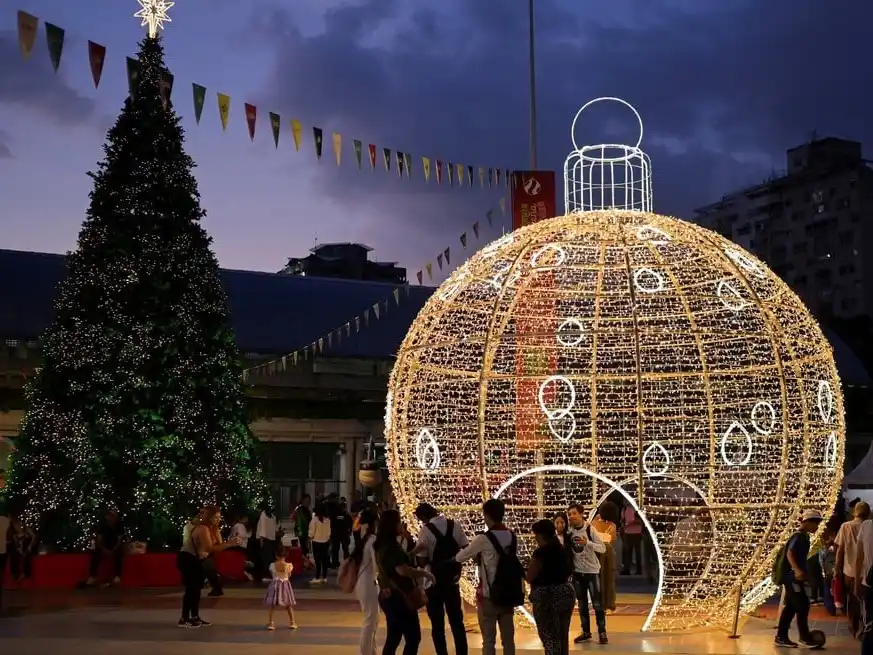 El chavismo encendió la Navidad en la Plaza Bolívar con shows y discursos. Foto: Reuters.
