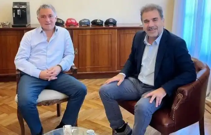 LLA y el PRO buscan ir juntos para ganarle al kirchnerismo en la provincia.