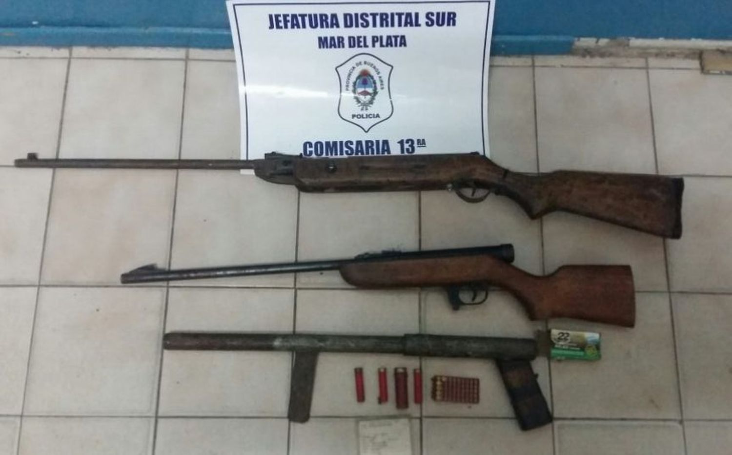 Lo detuvieron en su casa por un robo y descubrieron un arsenal