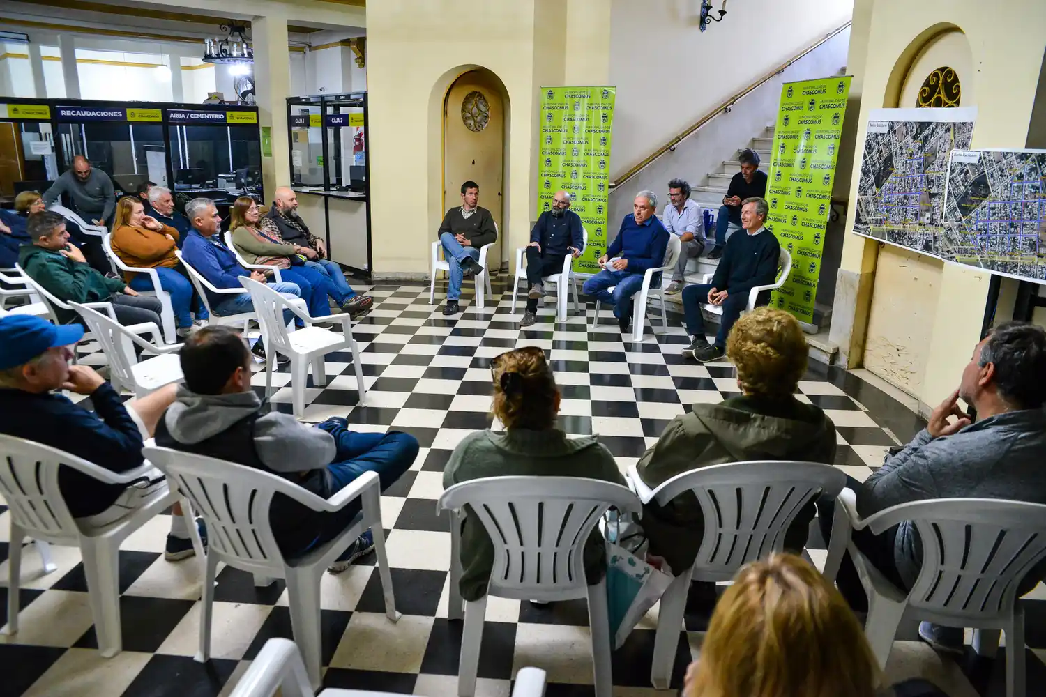 Javier Gastón: “asfaltar la calle Río Negro permitirá garantizar una circulación más segura para el barrio Escribano”