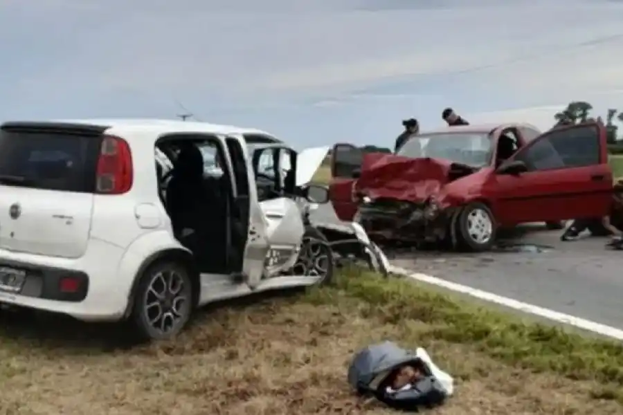 Choque frontal y letal en Rojas: murió un bebé recién nacido y sus padres luchan por su vida