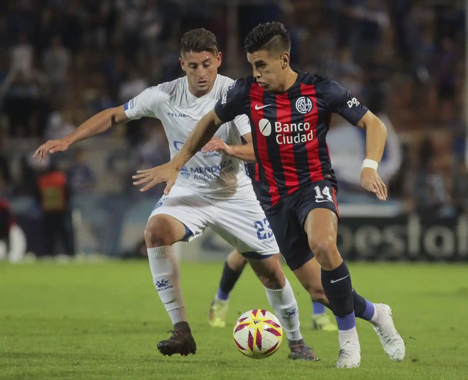 San Lorenzo lo perdió sobre el final en Mendoza