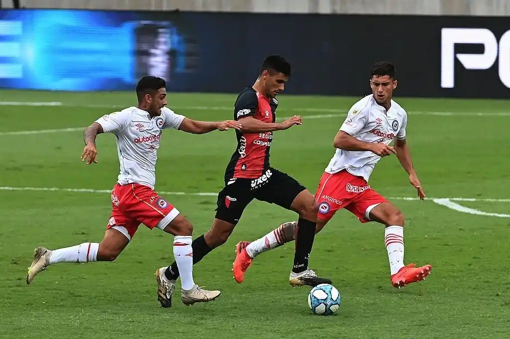 Colón no pudo contra Argentinos y quedo eliminado de la Copa Argentina