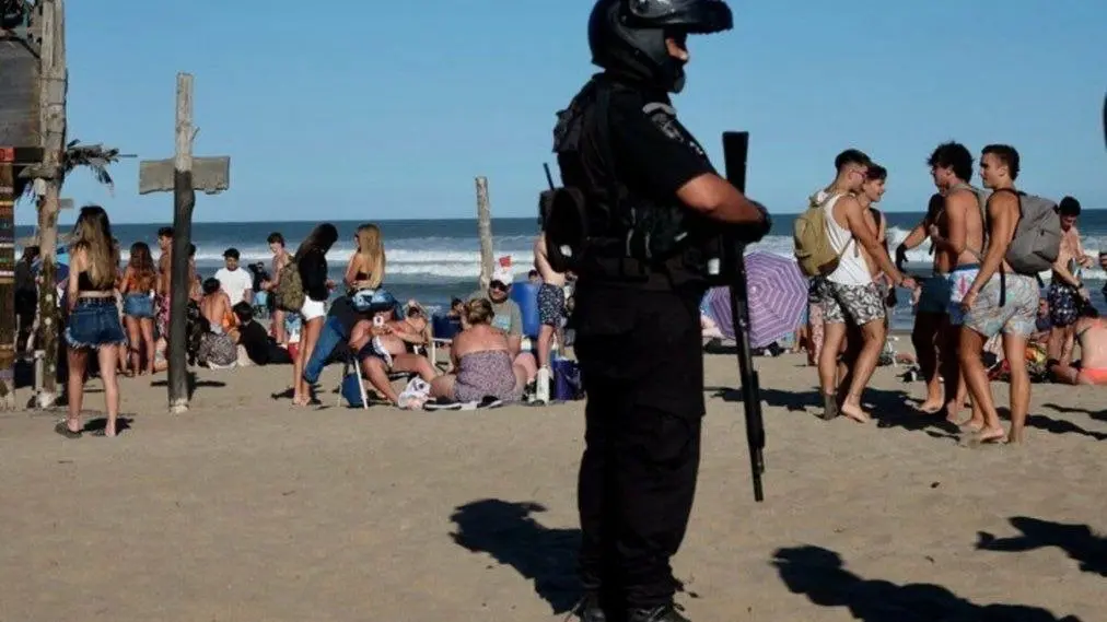 Cierran un sector de la playa pública