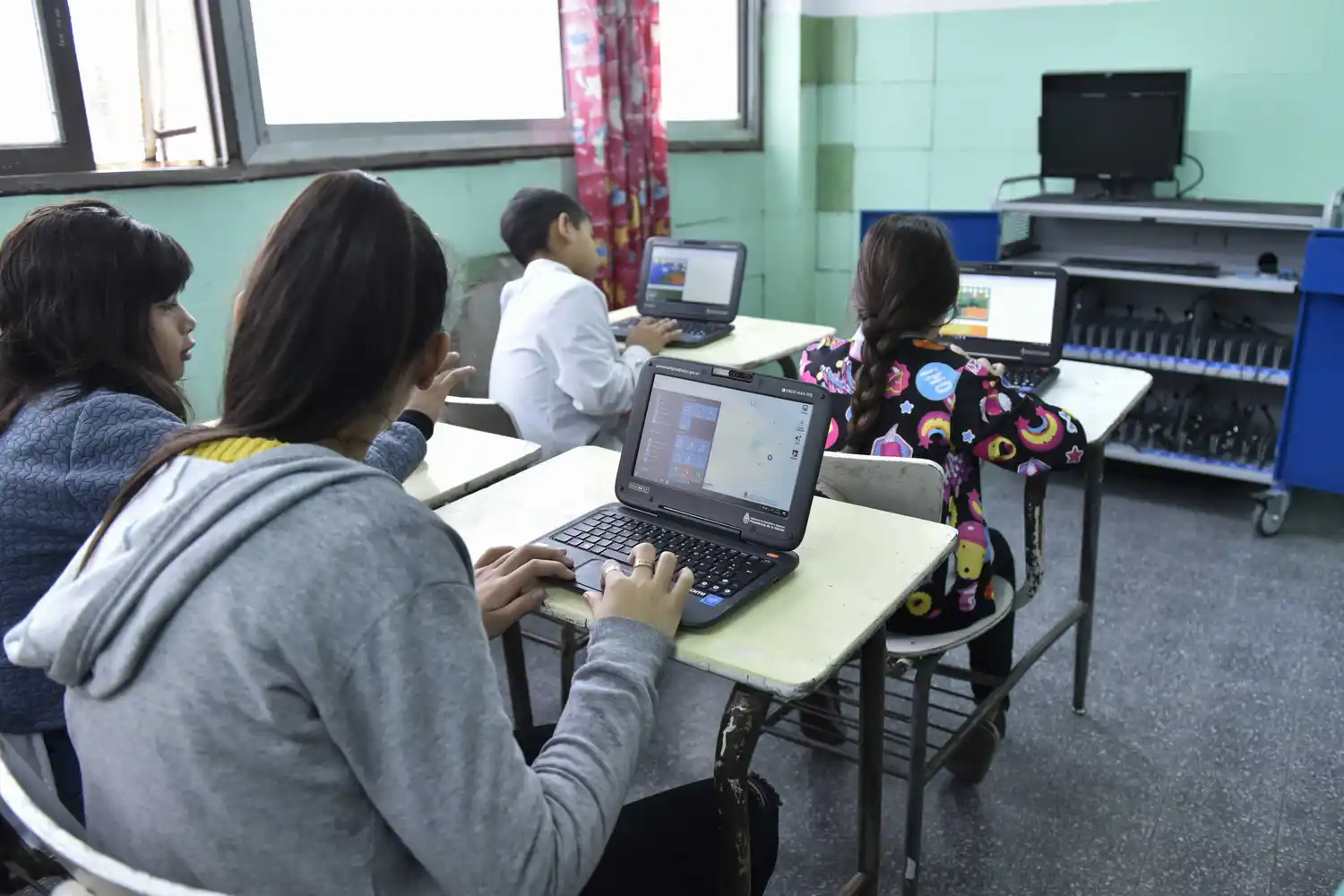 Nación entregó nueva tecnología educativa