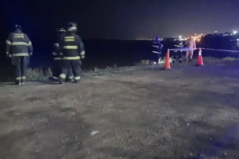 Una pareja cayó con su auto al río: comenzó una intensa búsqueda por el conductor desaparecido