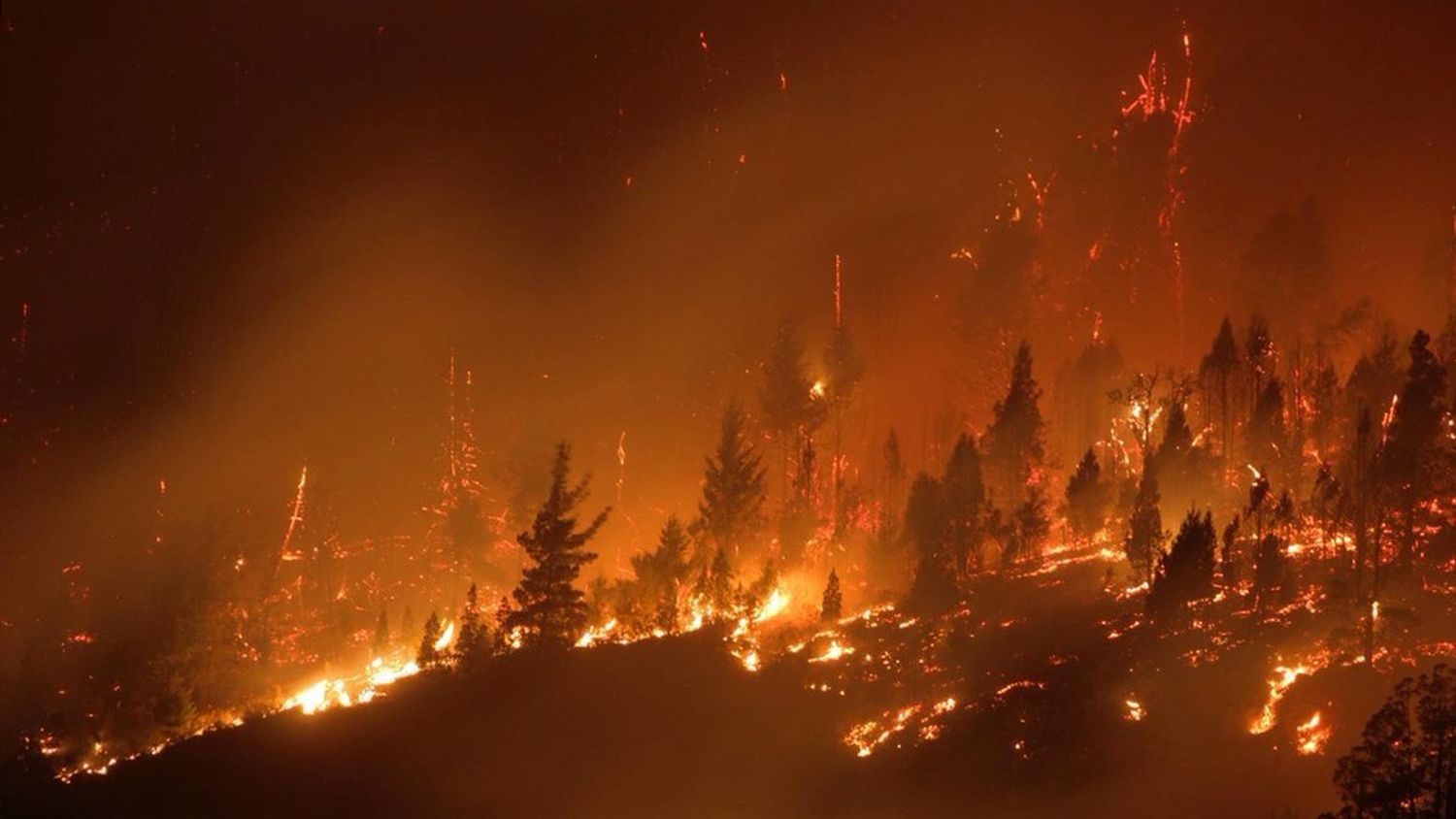 El Hoyo ‘está rodeada por el fuego’