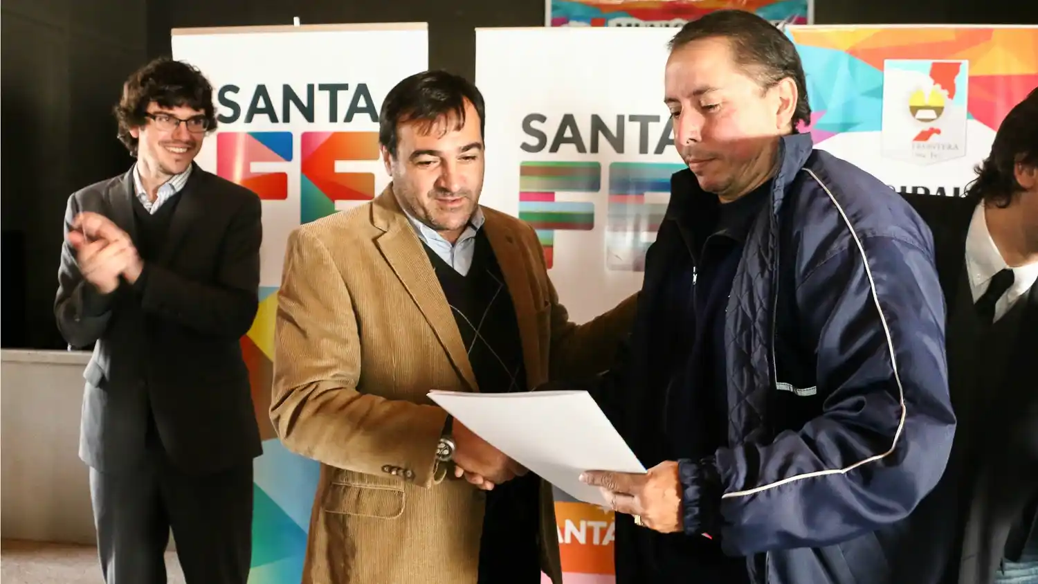 El Gobierno entregó viviendas en San vicente y escrituras en Frontera