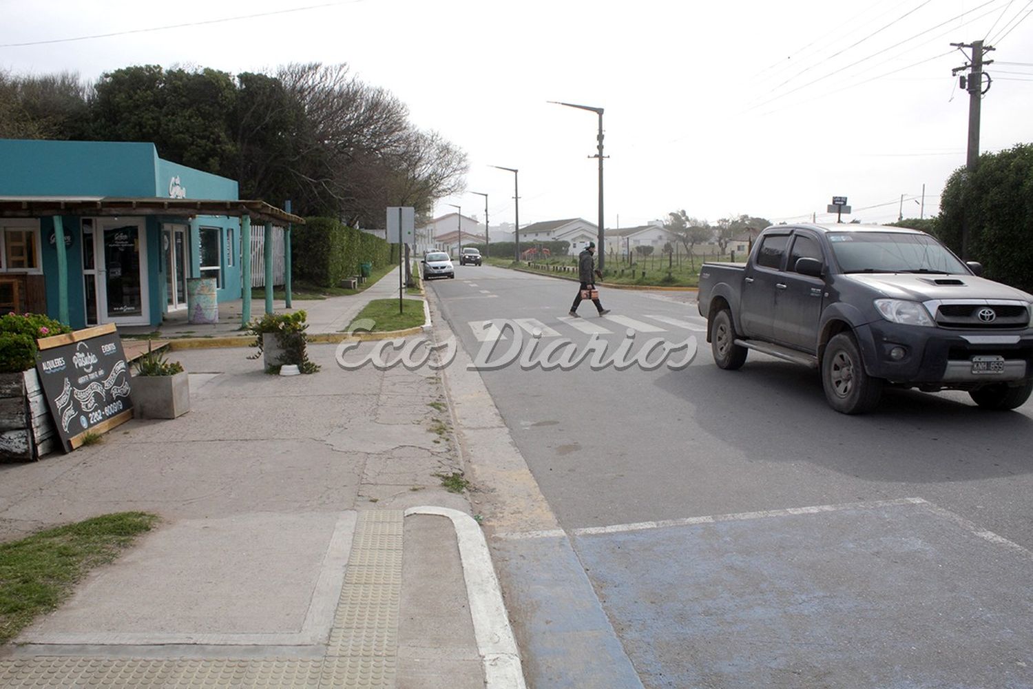 Un tramo. De la avenida 502, donde en las cercanías se produjo el audaz ilícito en la tarde de ayer