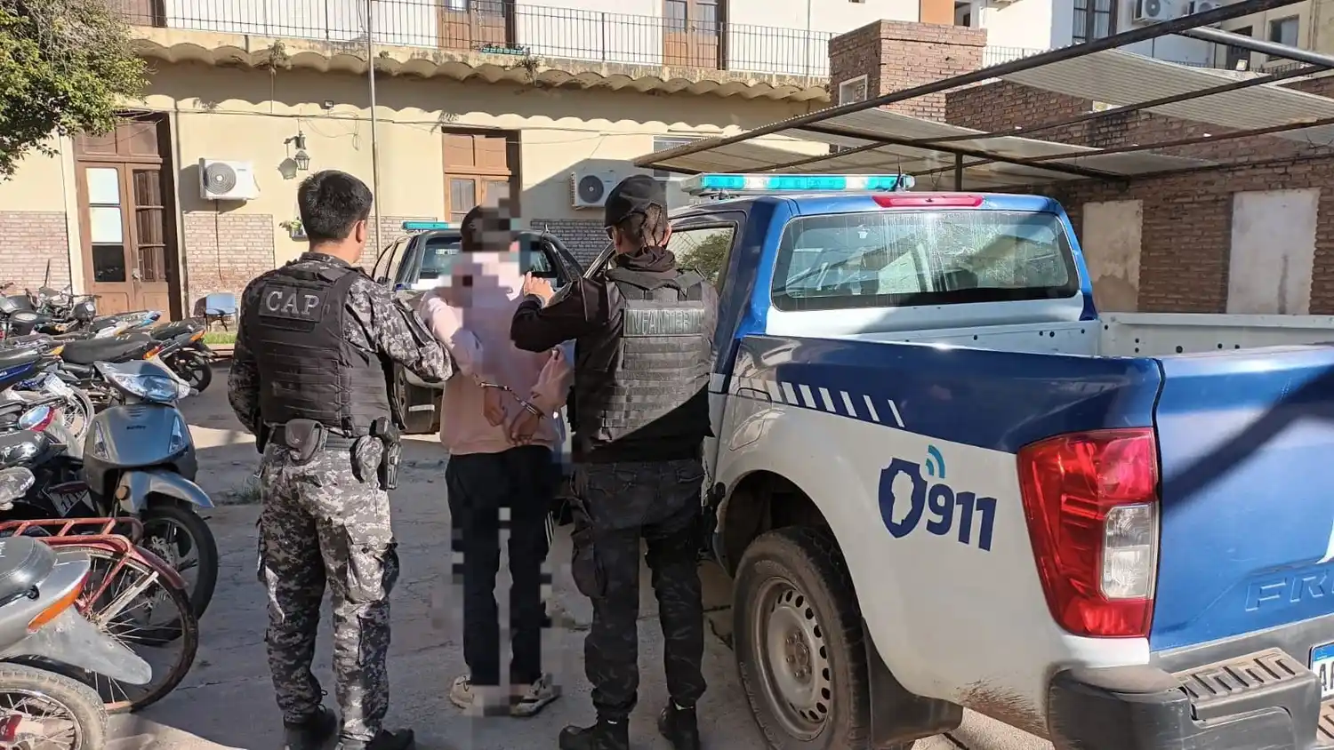 Detuvieron a un menor tras intentar robar una moto del patio de una casa