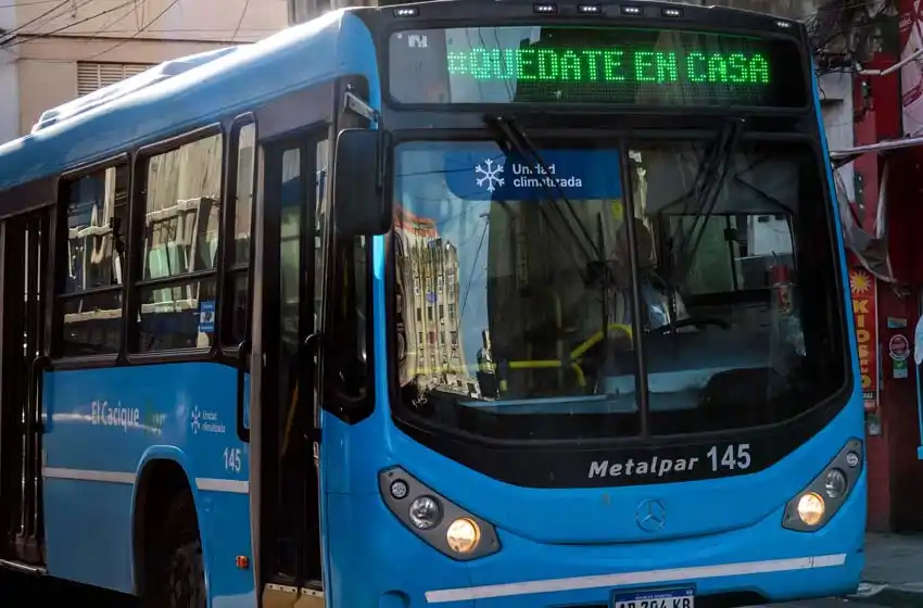 Paro de colectivos en Rosario: choferes reclaman atraso salarial