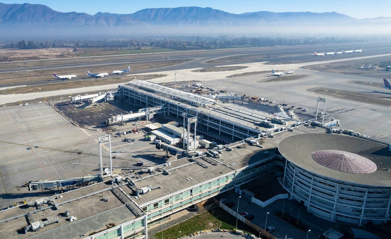 Inician las obras de remodelación y ampliación de la terminal nacional del aeropuerto de Santiago