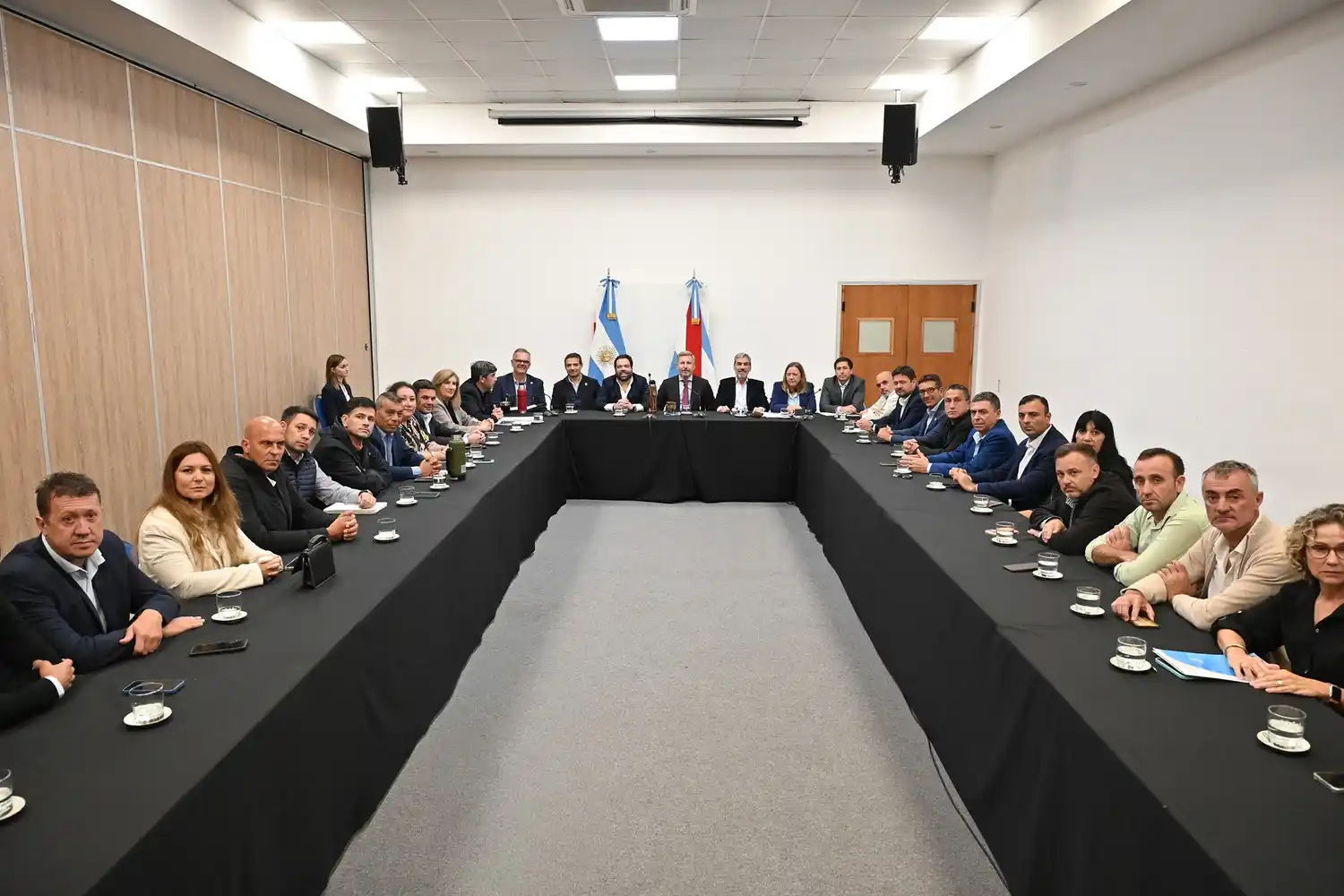 Frigerio analizó con intendentes justicialistas la situación de los municipios y la caída de recursos