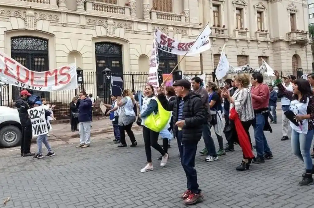 Estatales jujeños marcharon para reclamar la reapertura de paritarias