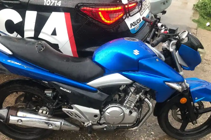 Recuperaron una moto robada en zona oeste y hay tres detenidos