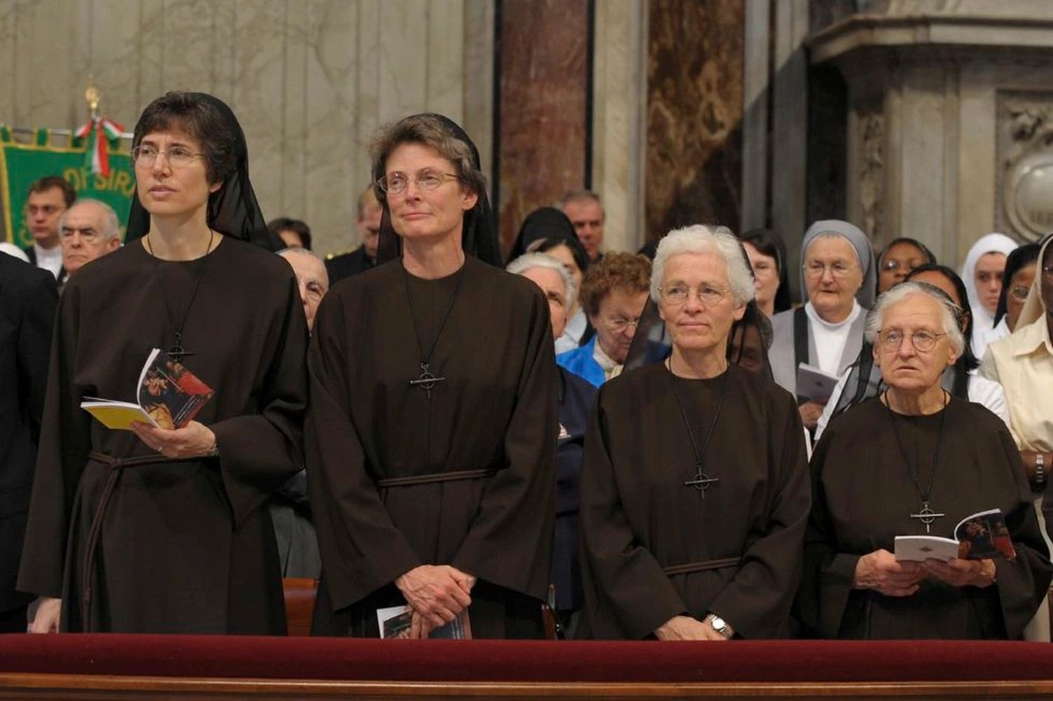 Francisco, “abierto” a incorporar más mujeres en el vaticano