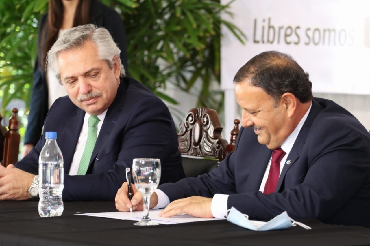 Alberto Fernández junto a Ricardo Quintela.