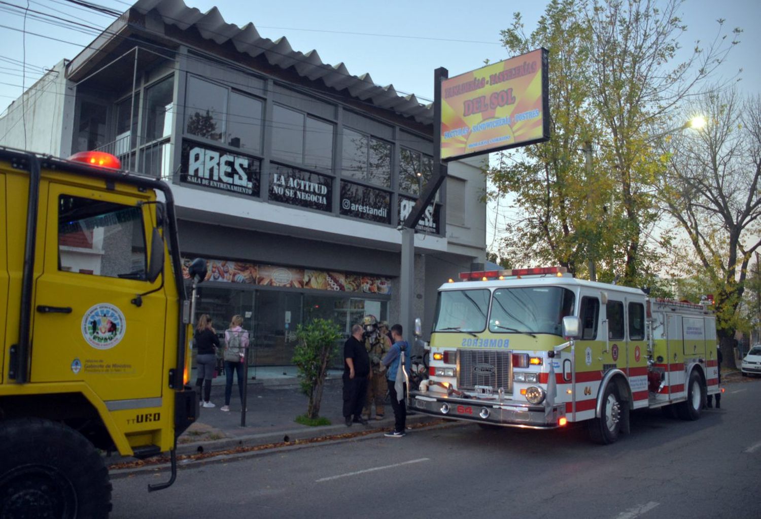 Dos profesores de un gimnasio extinguieron un principio de incendio en una panadería