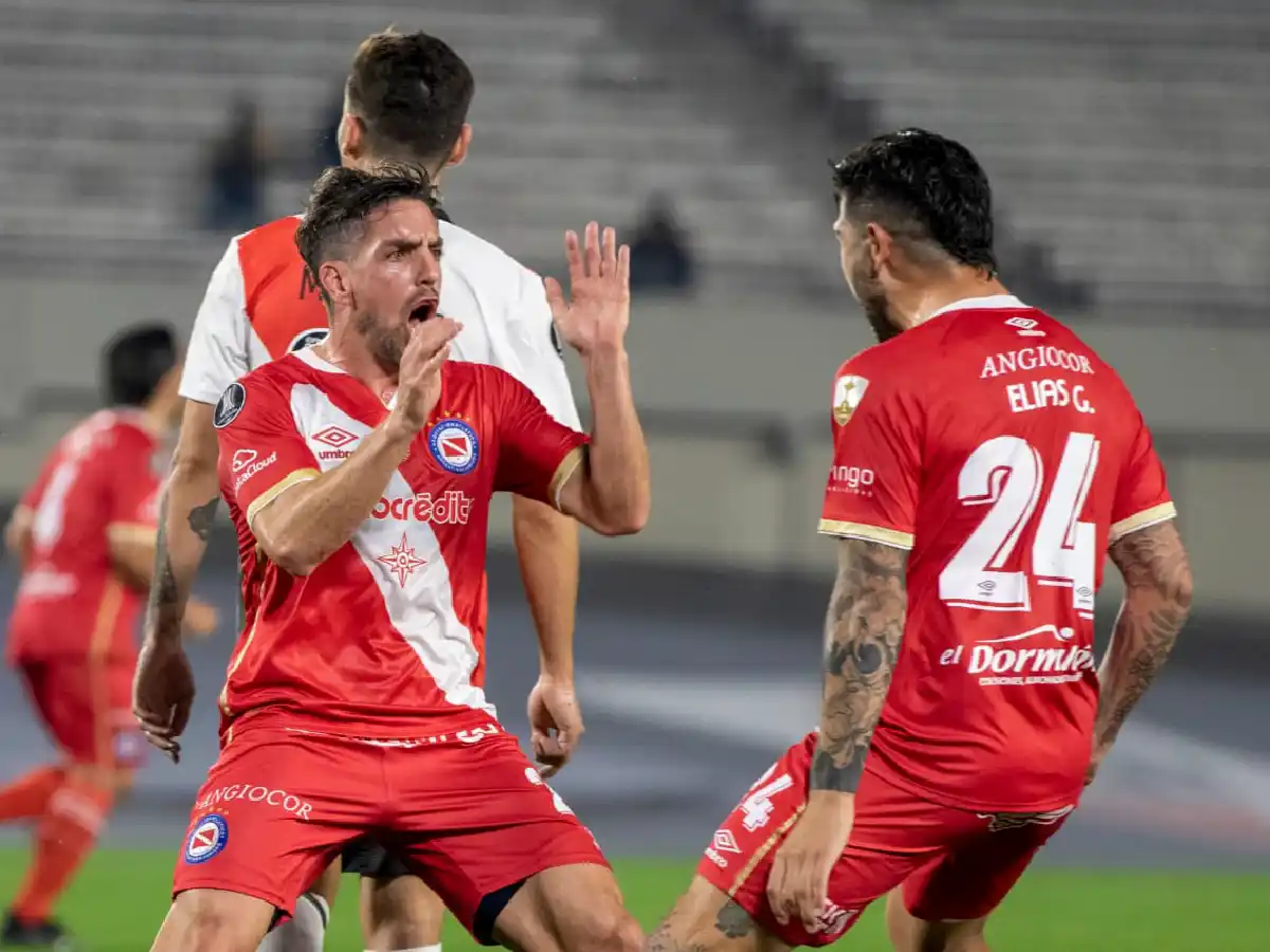 Argentinos logró un gran empate en su visita a River