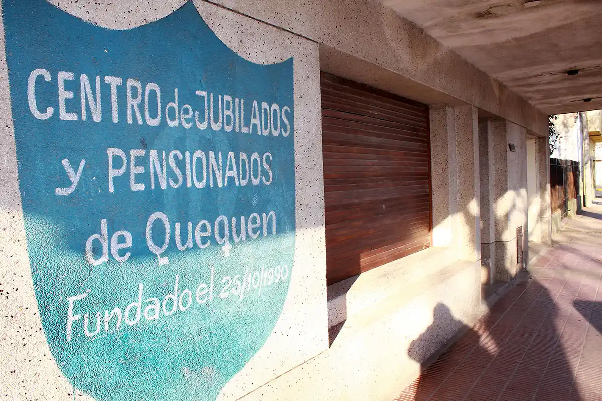 Fachada. De la entidad en cale 519
