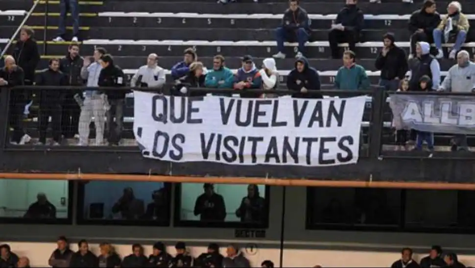 Público visitante de la Provincia volverá a las canchas en "prueba piloto"