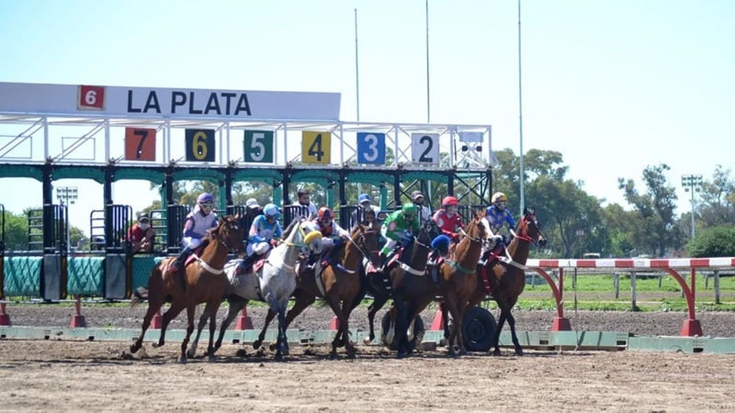 Jueves 15: Actividad Hipódromo de La Plata