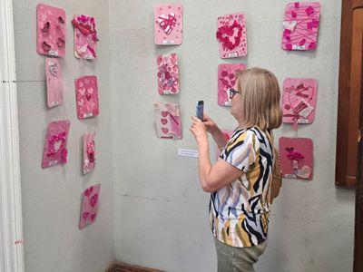 Villa Cañás inauguró muestra de arte dedicada a Octubre Rosa y Diversidad Cultural