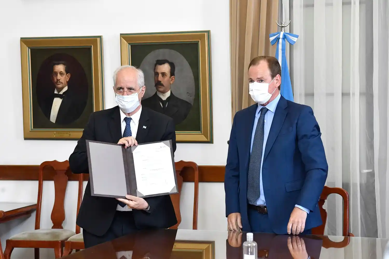 “Será una elección con barbijo, higiene y distancia, pero los colegios estarán abiertos», indicó Taiana