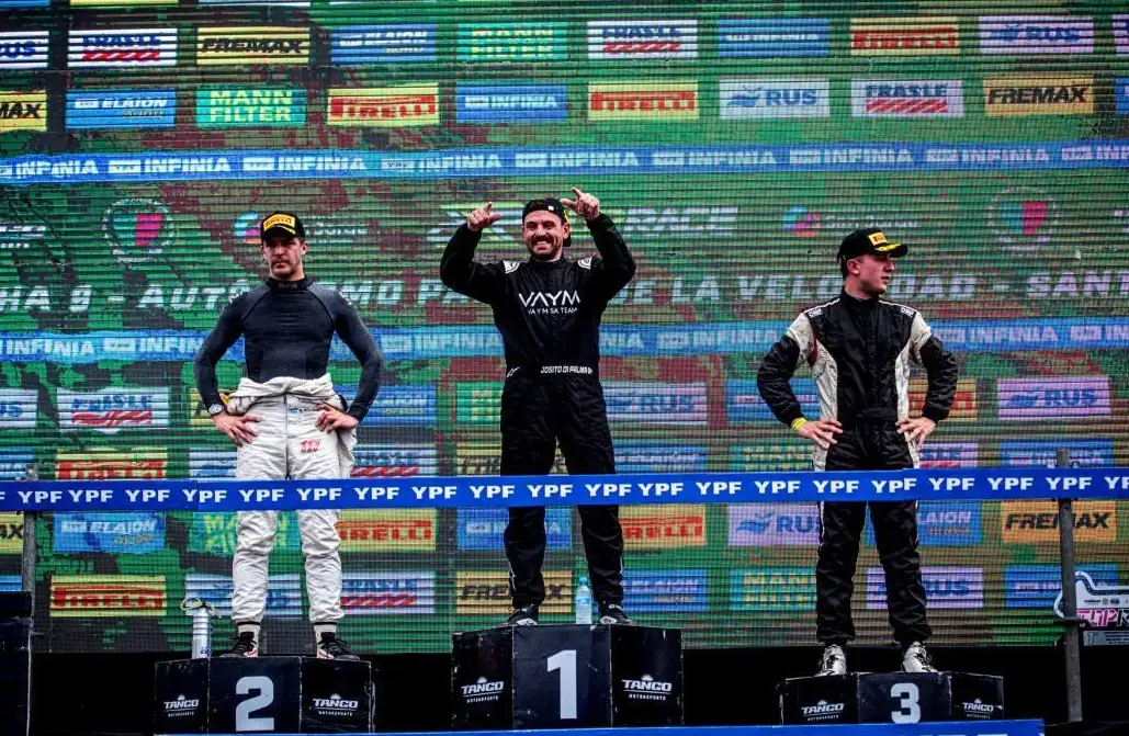 Podio. Rossi (segundo), Di Palma (primero) y Micheloud (tercero)