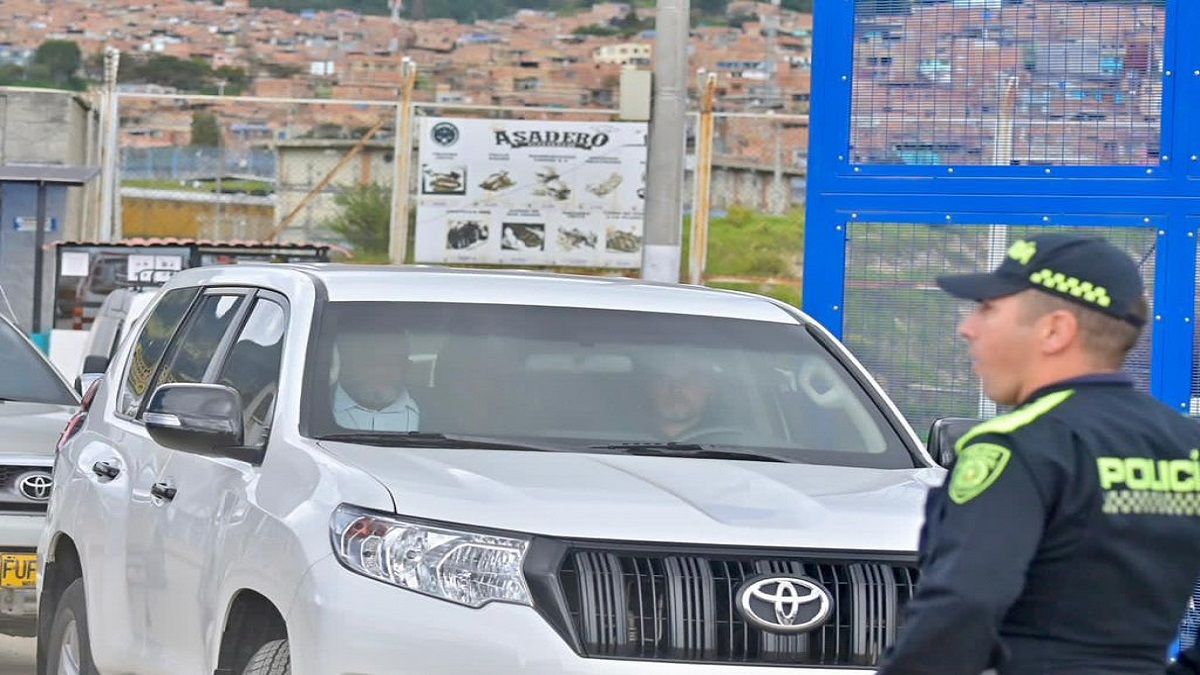 SALVATORE MANCUSO ESTÁ LIBRE: salió de La Picota fuertemente custodiado