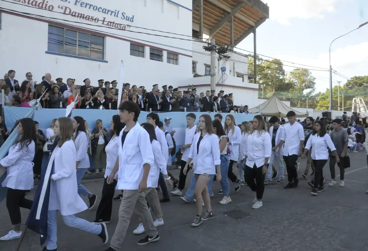 Más de 220 instituciones le pusieron color al Desfile del Bicentenario