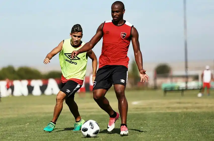 Leal vuelve al 11 titular por el juvenil Requena