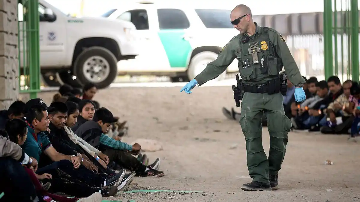 Crear “ESCUADRÓN DE LA MUERTE” contra migrantes en Texas: lo que busca ley impulsada por republicanos