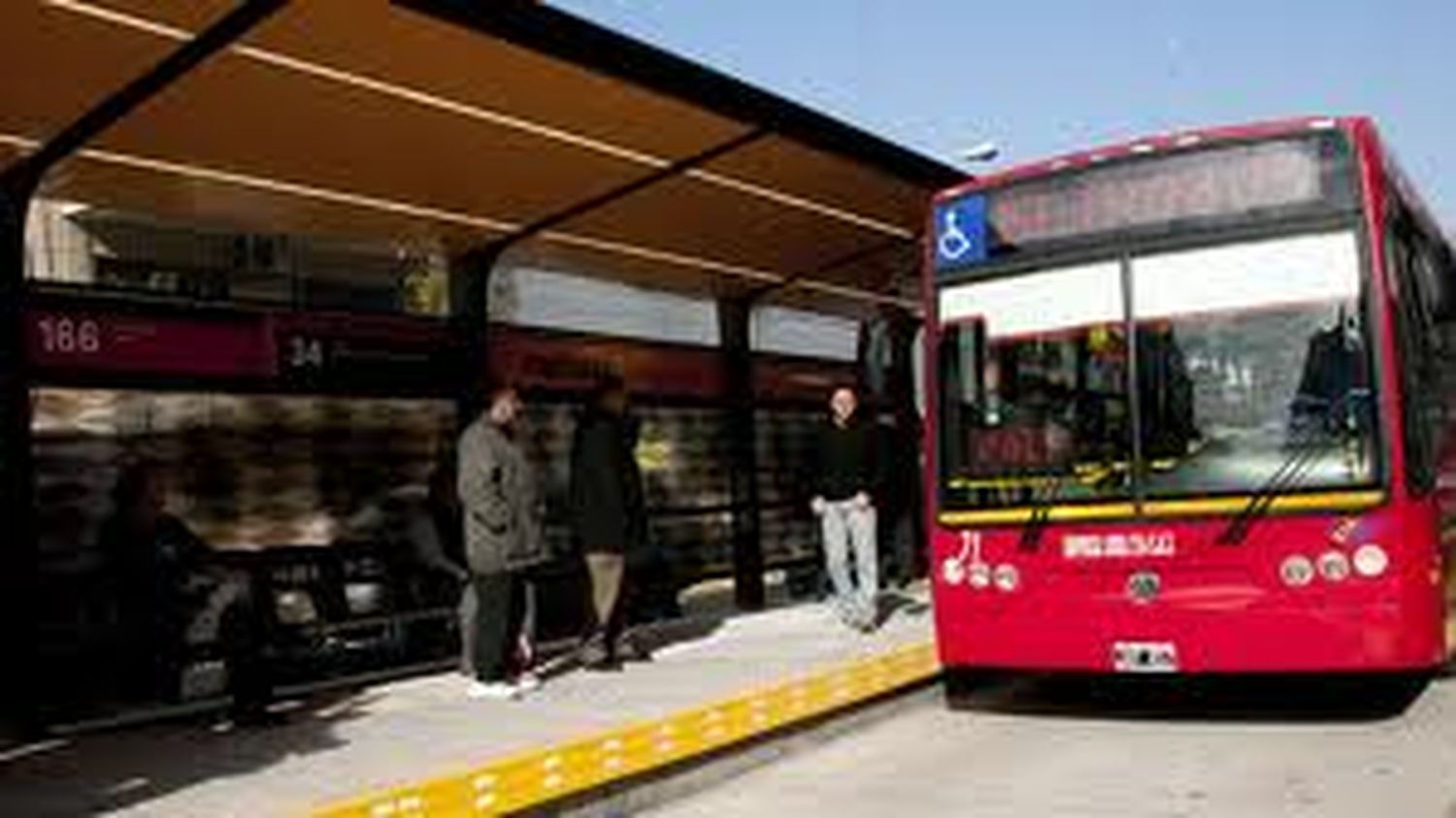 Elecciones 2013: En plena campaña, Scioli volvió hablar del Metrobus en la Provincia