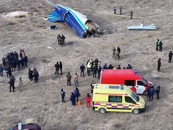 38 personas murieron en el accidente de Azerbaijan Airlines, en el oeste de Kazajistán