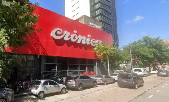 Tensión en vivo: un hombre irrumpió armado en Crónica TV y exigió salir al aire