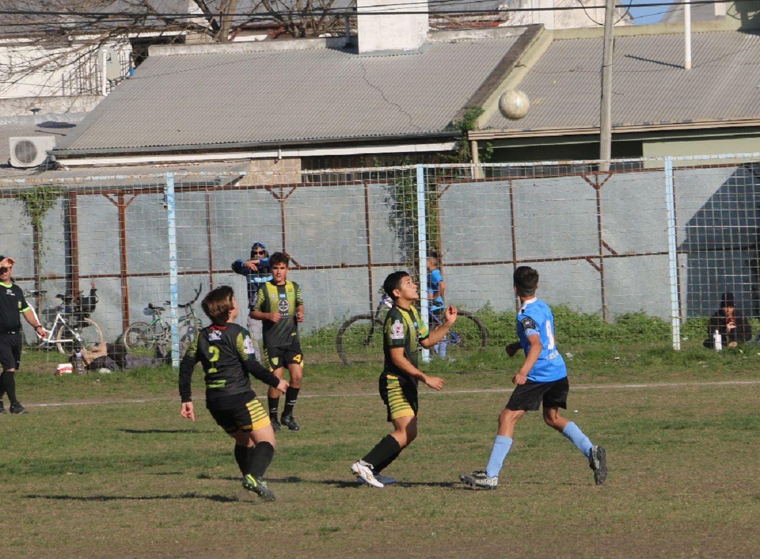 Sarmiento se quedó con el clásico en todas las categorías ante Defensores