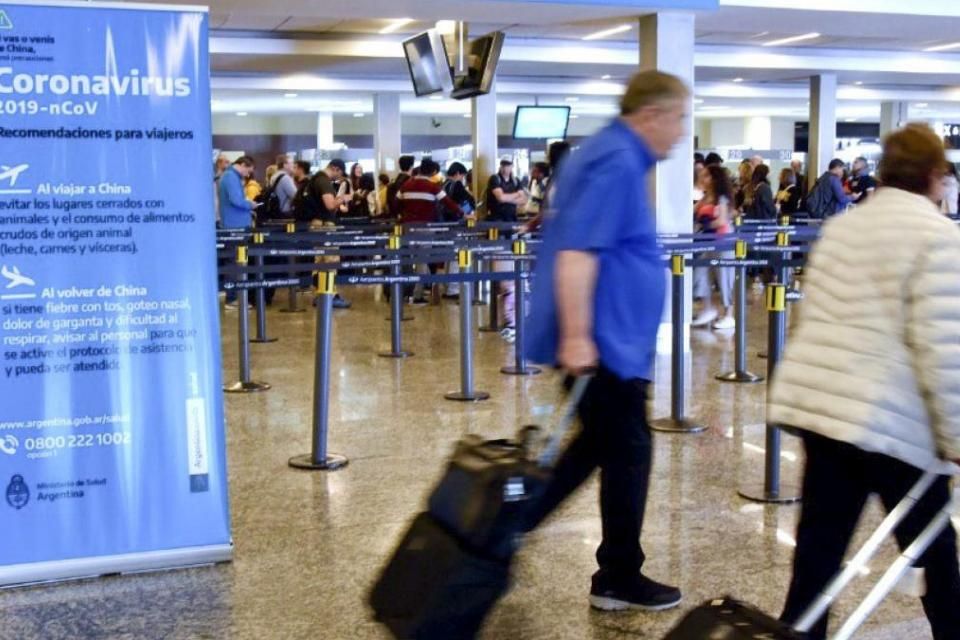 Restringen ingreso a Argentina a ciudadanos de países en riesgo por coronavirus