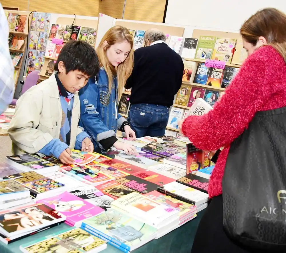 Habrá donaciones de textos y actividades en los centros de evacuados