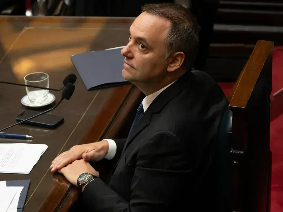 La declaración jurada de Adorni: patrimonio, propiedades, dólares y nuevas deudas