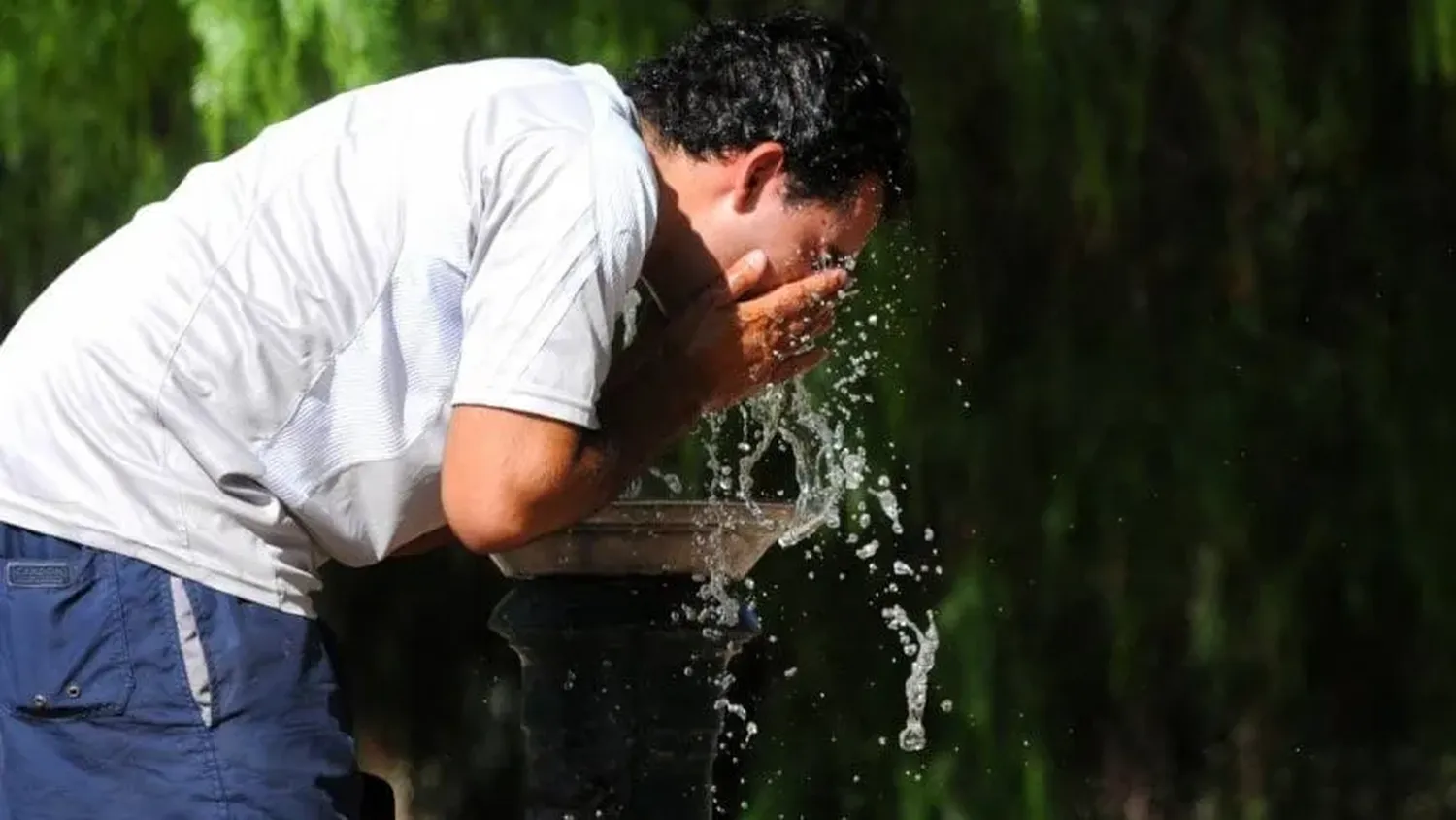 Ola de calor: aunque nublado, hay alerta roja por temperaturas extremas para San Pedro