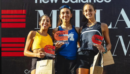 La marplatense Micaela Levaggi en lo más alto del podio de la Milla Urbana.