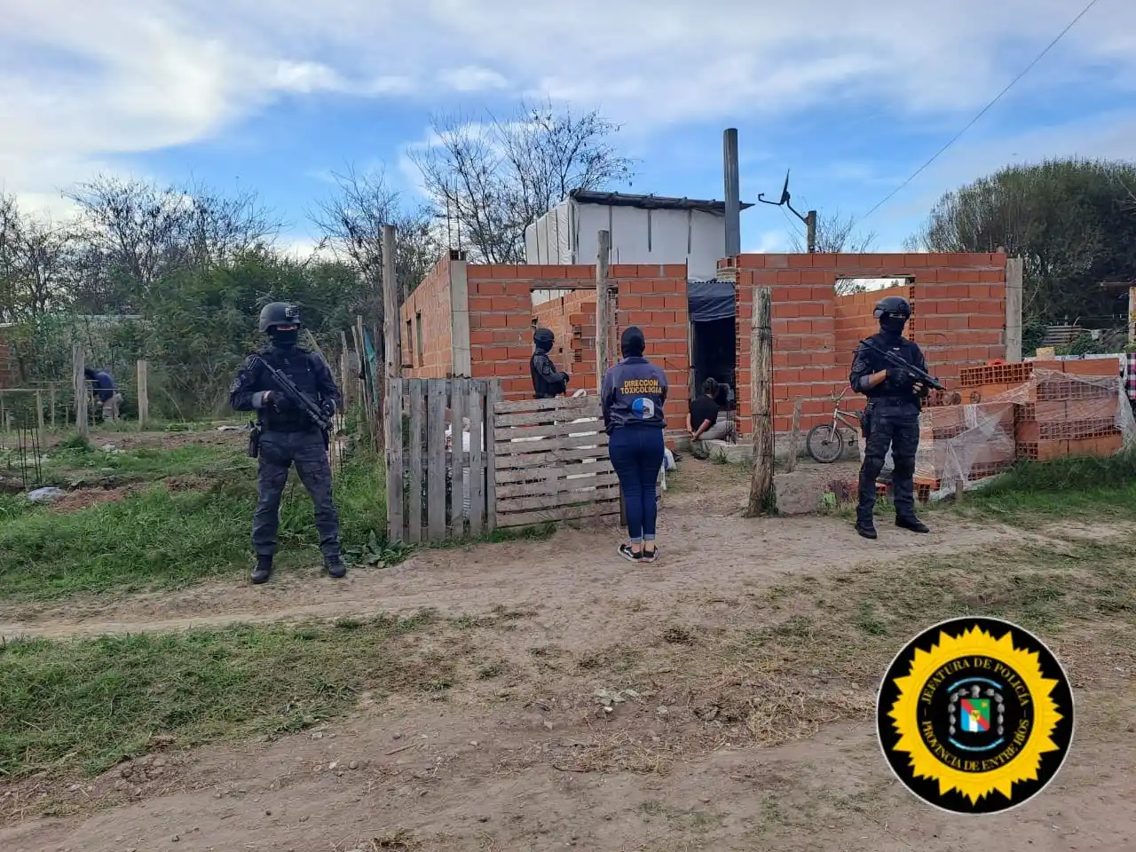 Allanamiento por narcomenudeo en Nogoyá: secuestraron cocaína, dinero y detuvieron a dos personas