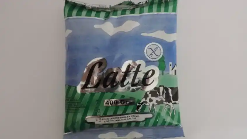 Prohíben dos tipos de leche en polvo por rótulos falsos