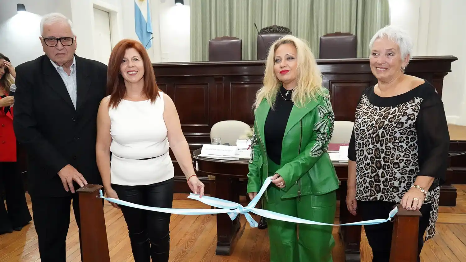 Corte de cintas. En el Concejo Deliberante
